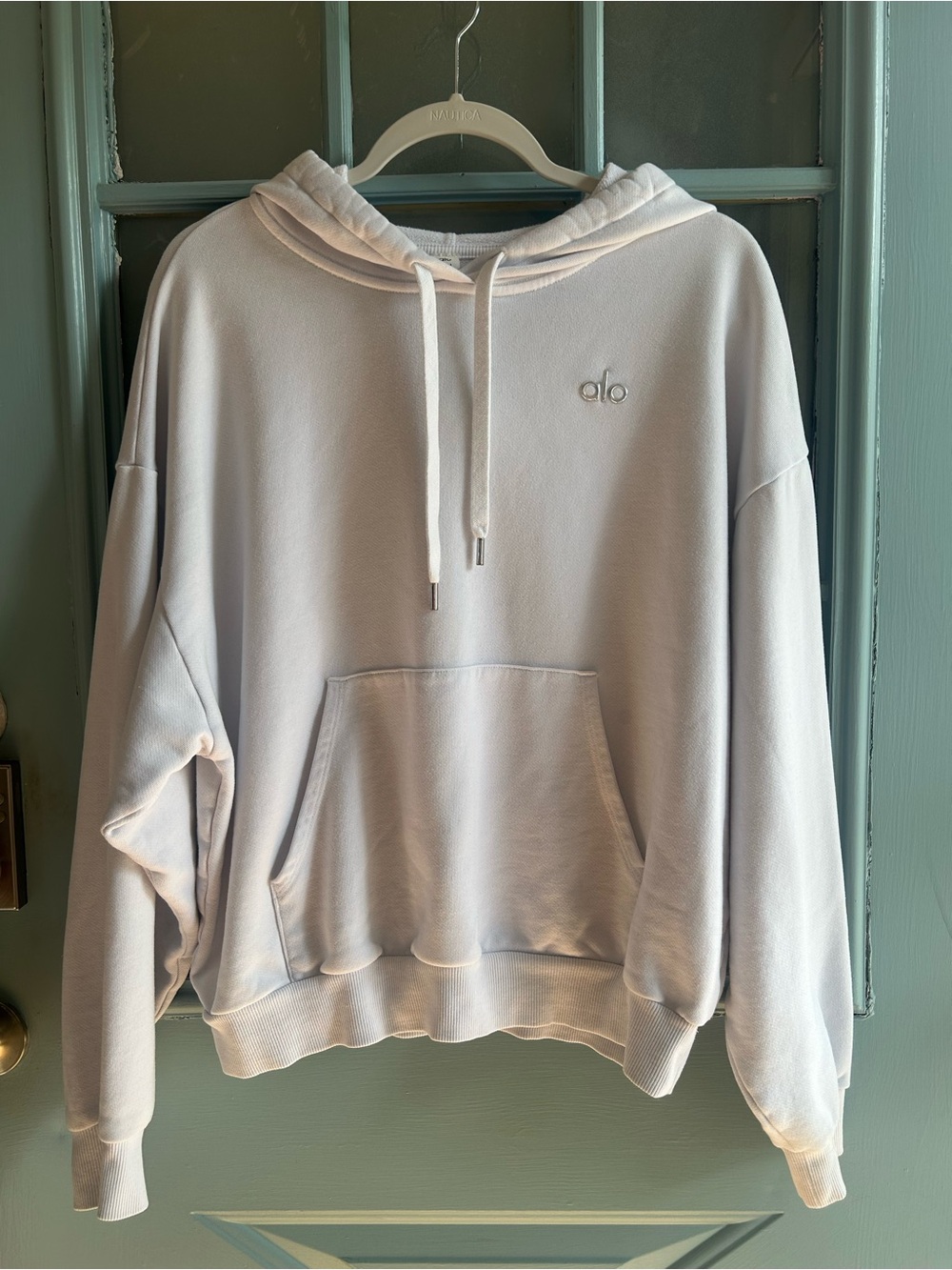 Alo Yoga Accolade Hoodie Pullover Sweatshirt Light Grey White Metallic Logo M